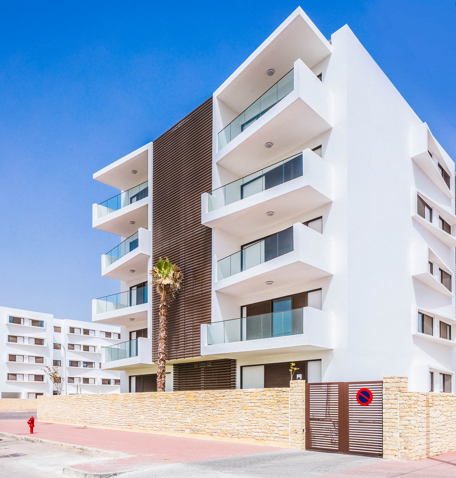 Luxury Apartment with Pool View & 5 min from the Beach photo 4