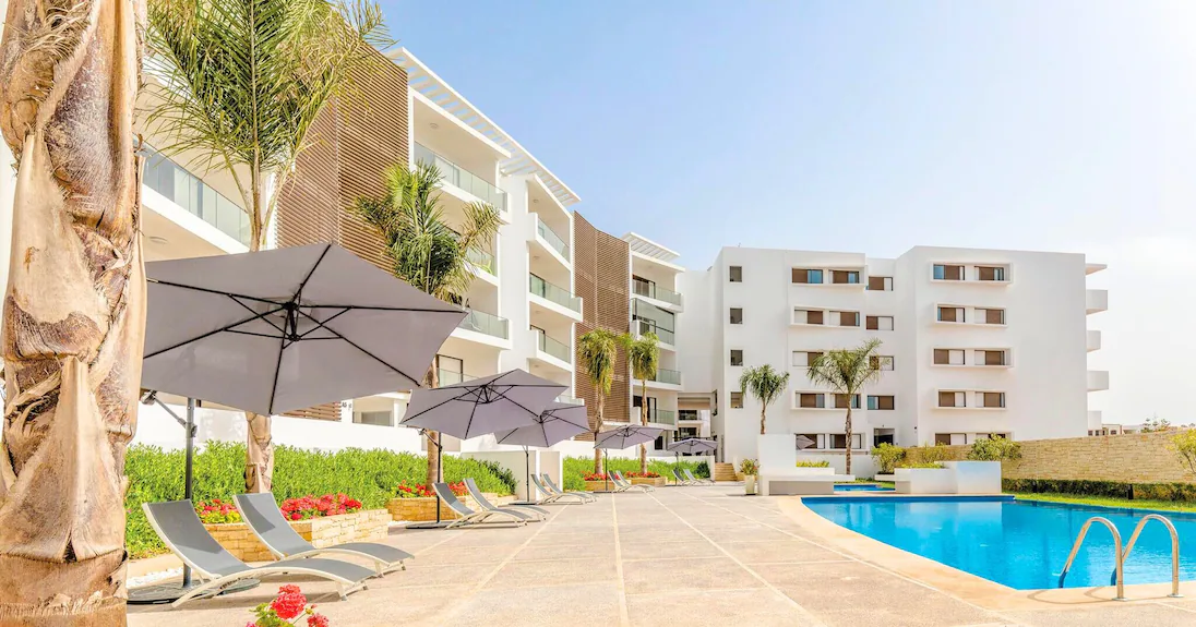 Luxury Apartment with Pool View & 5 min from the Beach photo 5
