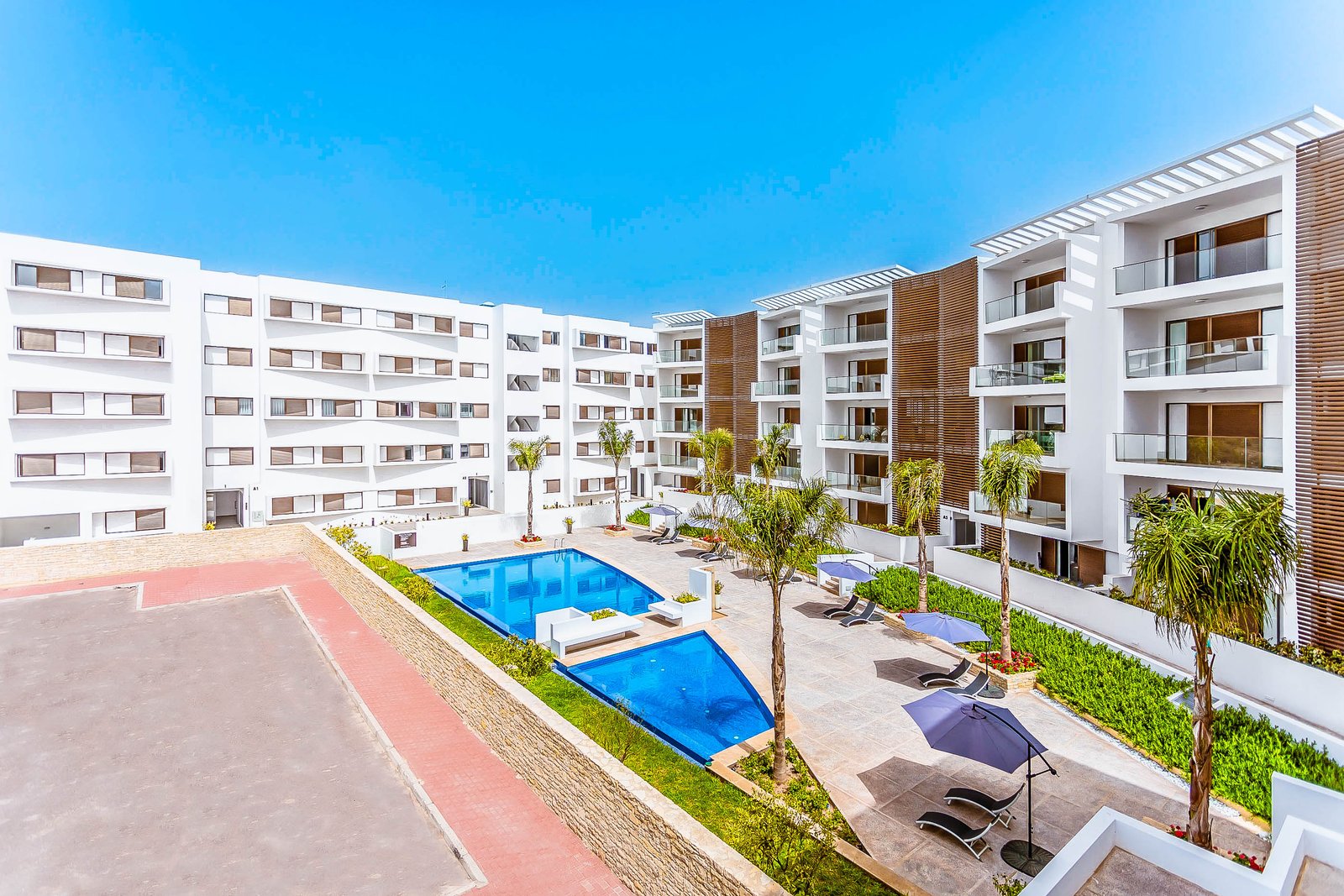 Luxury Apartment with Pool View & 5 min from the Beach photo 3